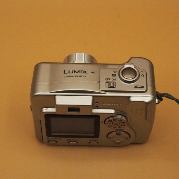 Panasonic Lumix DMC-LC70 4MP Digital Camera with 3x Optical Zoom - Picture 5 of 7